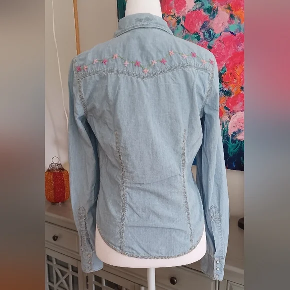 Vintage Y2K Guess Jeans Embroidered Button Up Denim Shirt - Picture 8 of 11